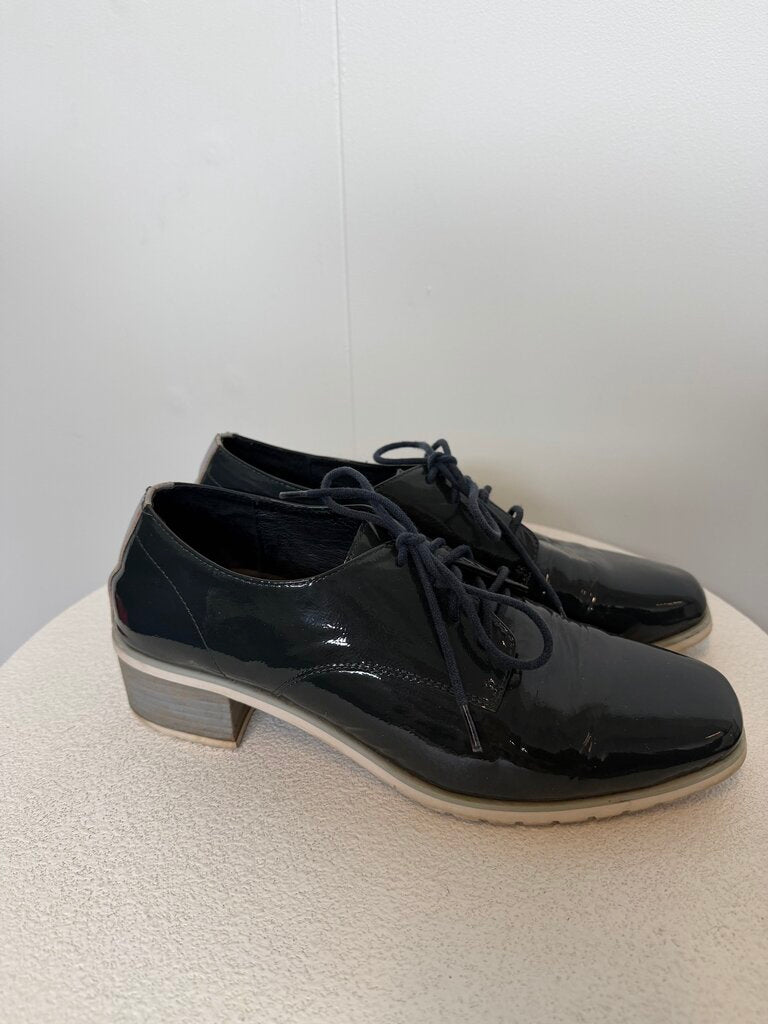 Bresley Lace up Shoe - Size 39