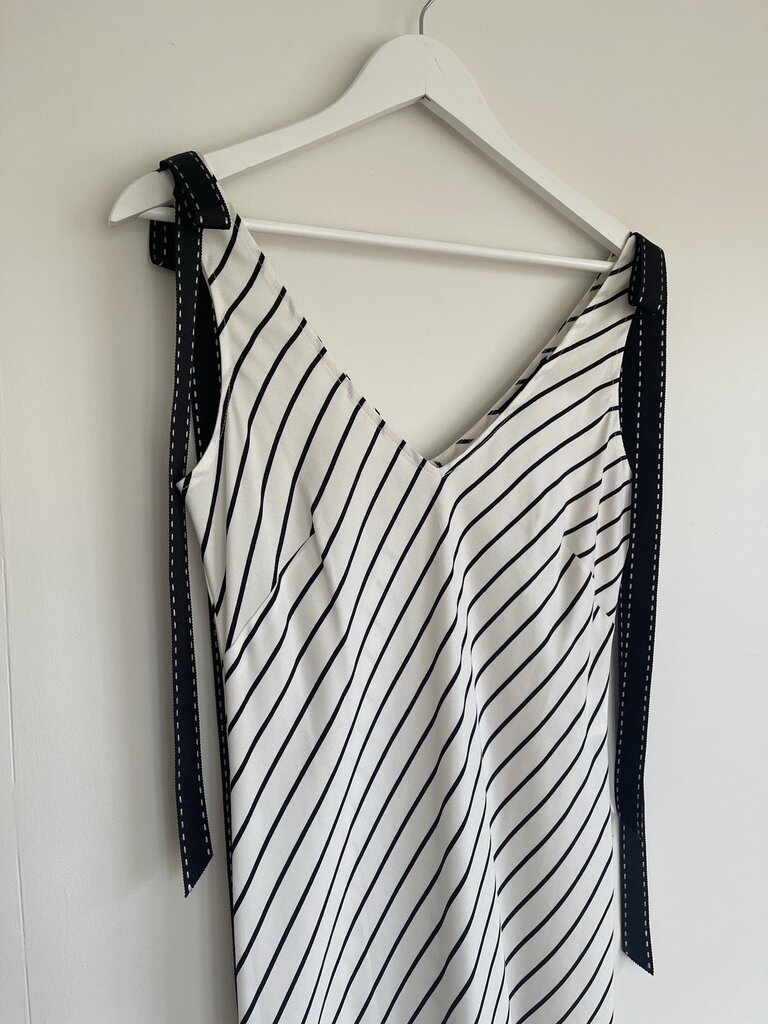Moss & Spy Dress - Size 8