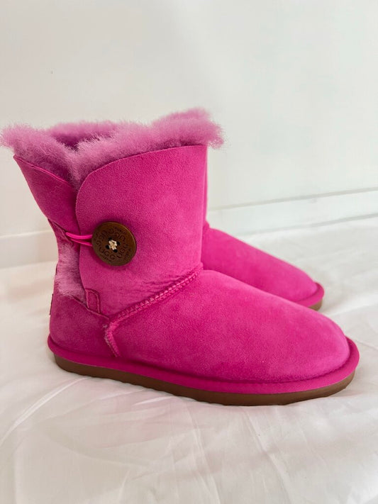 UGG Boots (NWT) - Size 2/3
