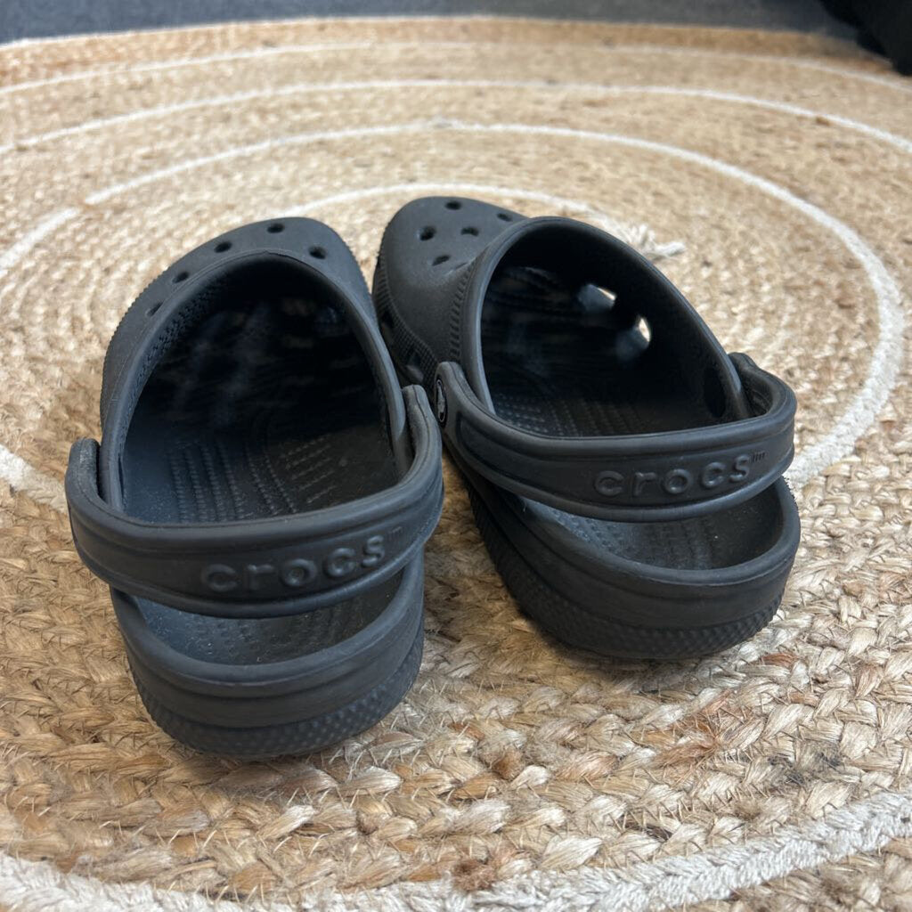 Classic Clog Crocs - Size 6