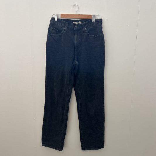Levis Jeans - Size 28