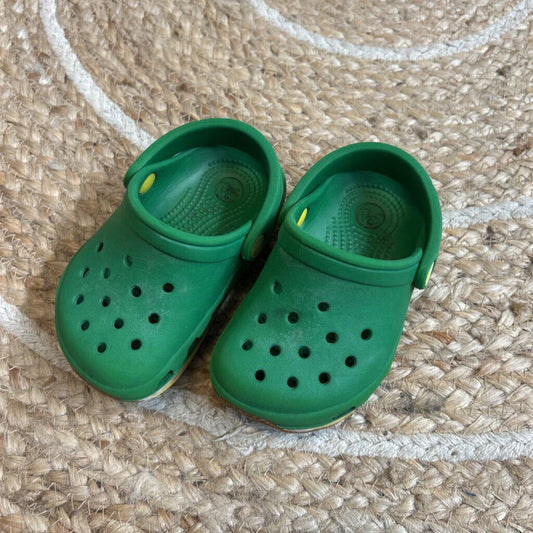 Crocs Classic Clog - Size 4/5