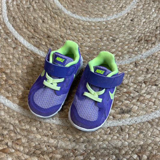 Nike Sneakers (marks) - Size 5C