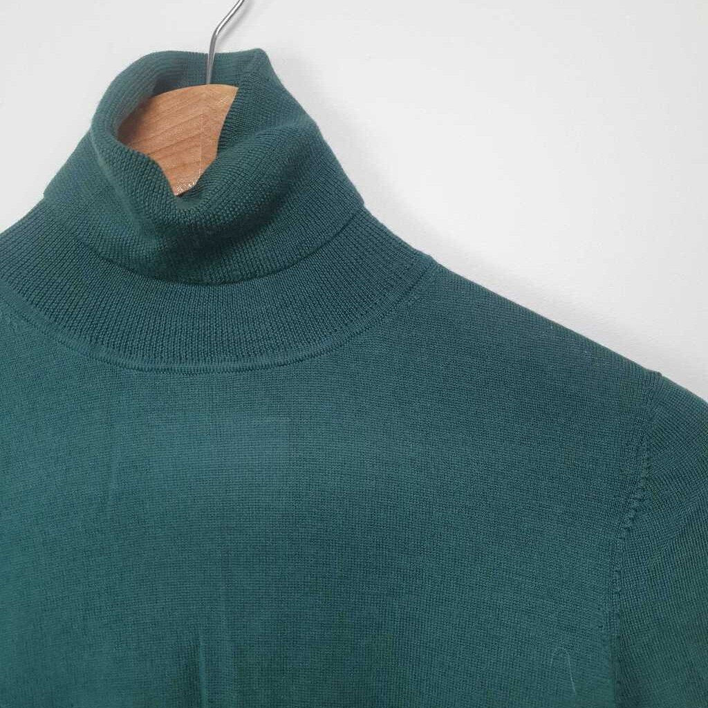 Uniqlo Turtleneck - Size M