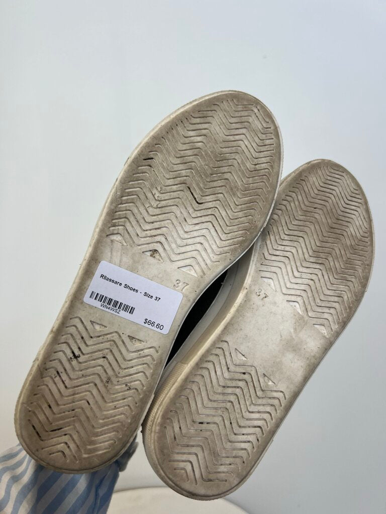 Rilassare Shoes - Size 37