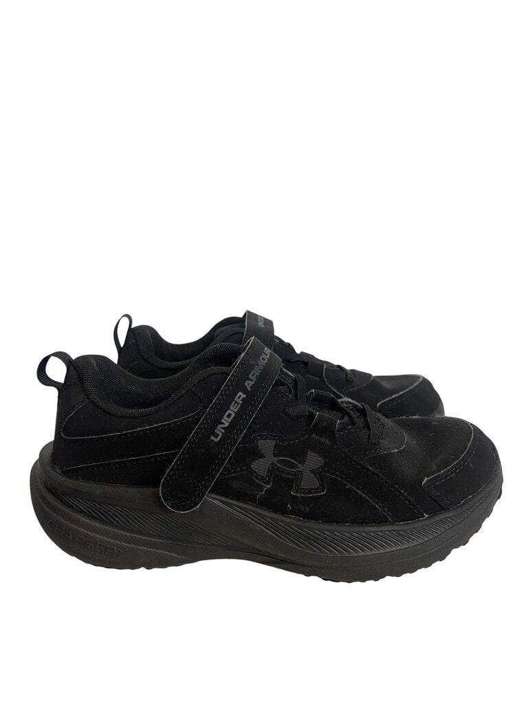 Under Armour Sneakers - Size 3 Youth