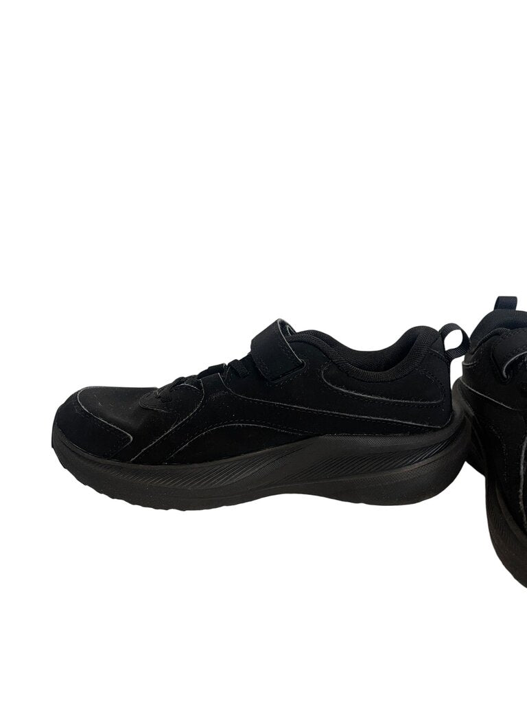 Under Armour Sneakers - Size 3 Youth