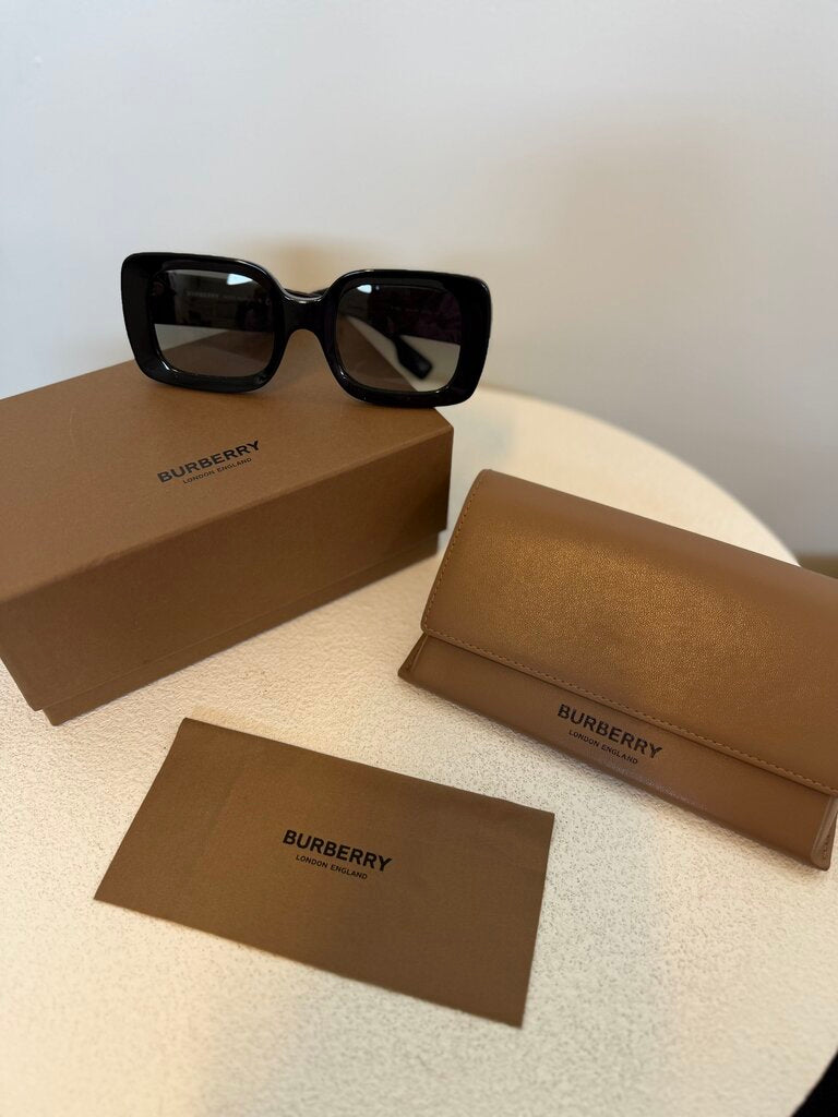 Burberry Sunnies (NEW/BOX)
