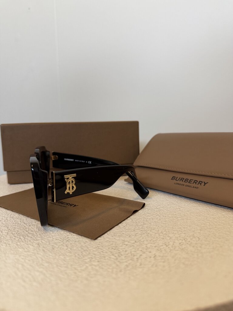 Burberry Sunnies (NEW/BOX)