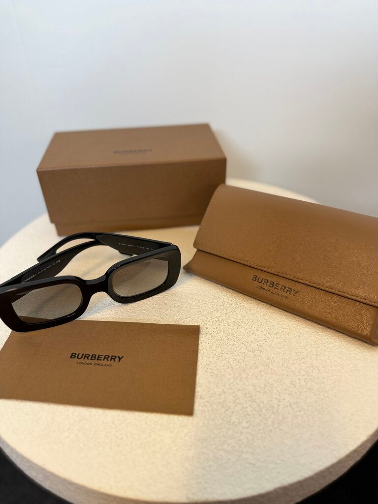 Burberry Sunnies (NEW/BOX)