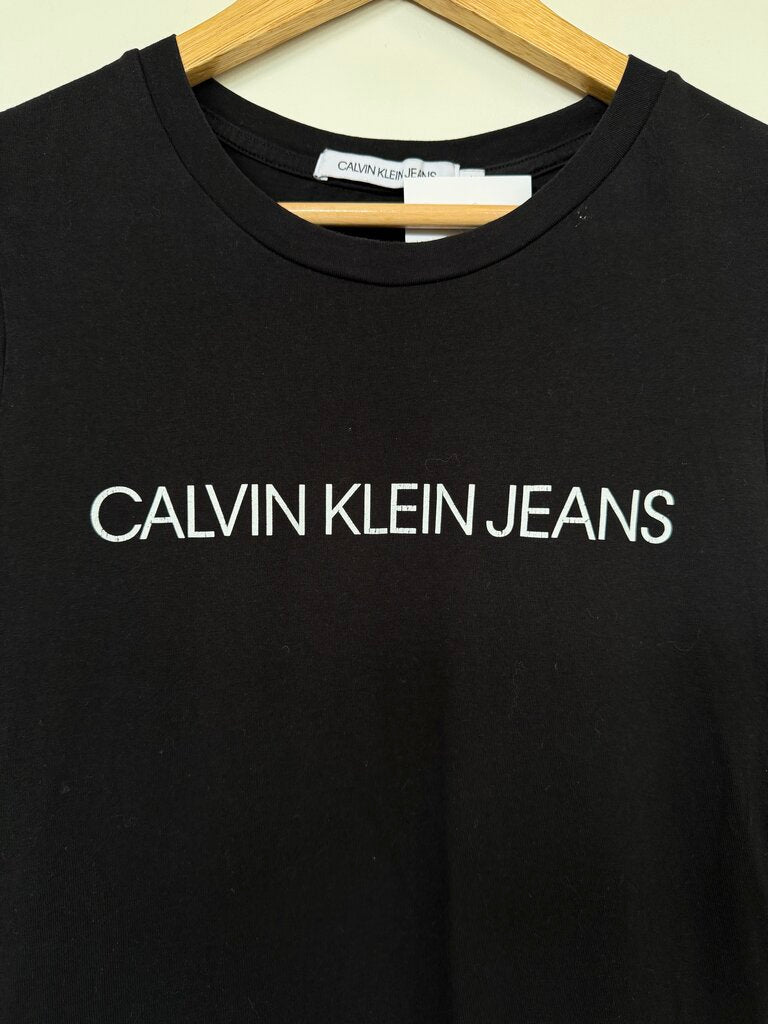 Calvin Klein Tee - size M