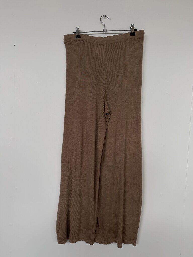 St Agni Knit Capri Pants (minor pulls) - Size M