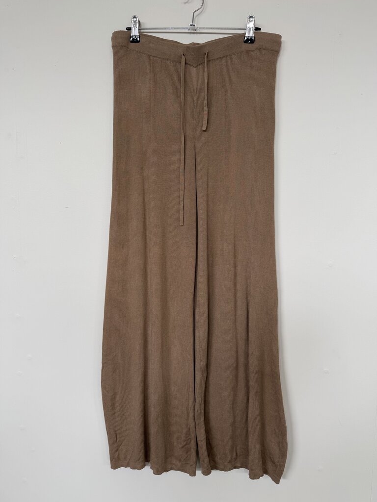 St Agni Knit Capri Pants (minor pulls) - Size M