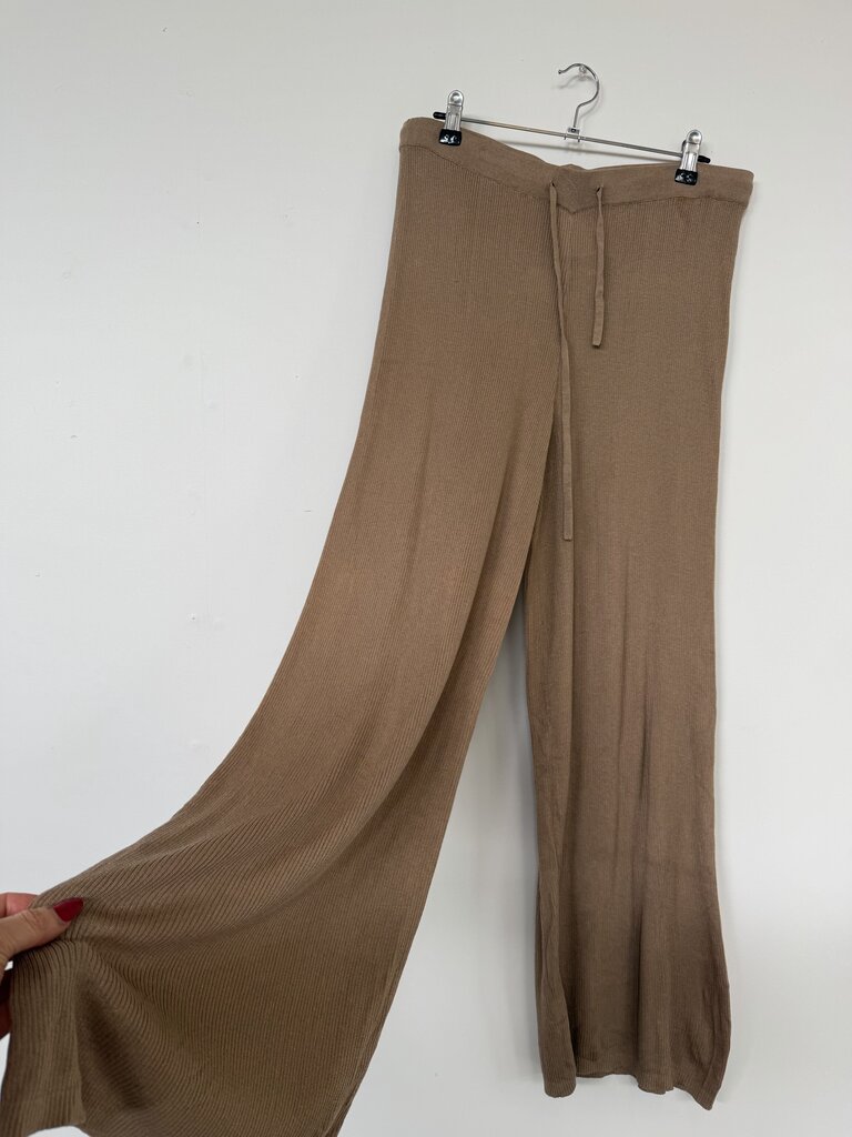 St Agni Knit Capri Pants (minor pulls) - Size M