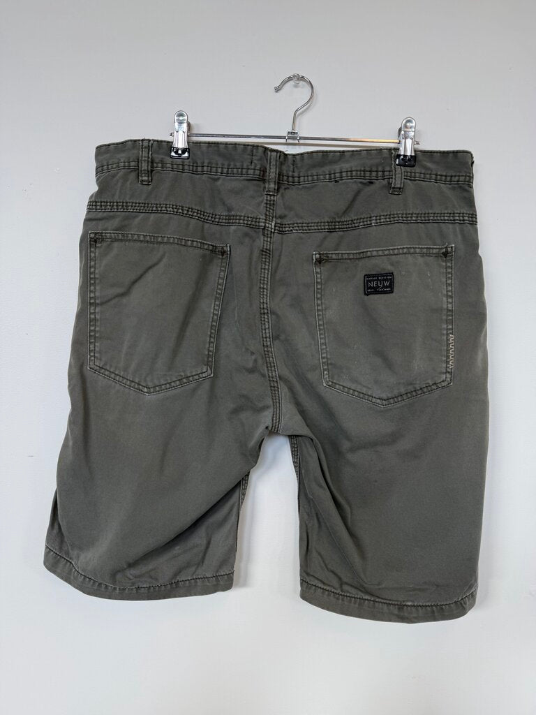 Neuw Shorts (Fade)- Size 34