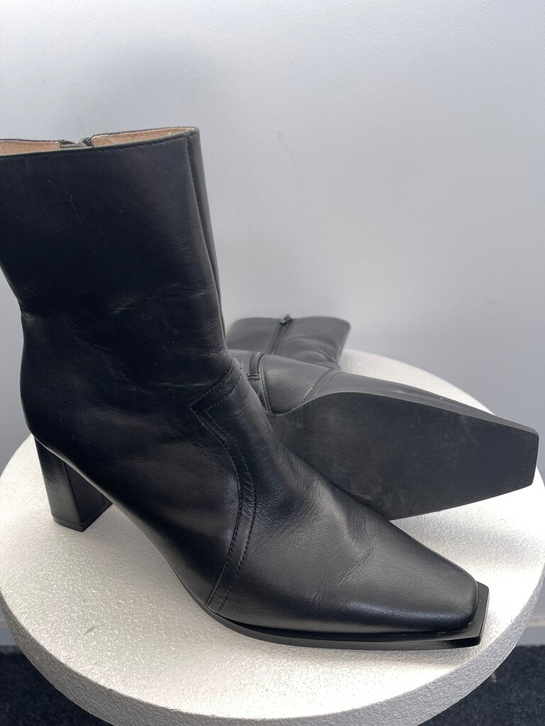 Zoe Kratzmann Boots - Size 41