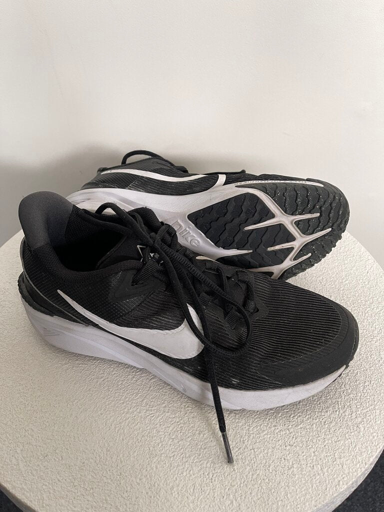 Nike Sneakers - Size 38.5