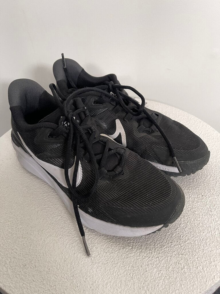 Nike Sneakers - Size 38.5