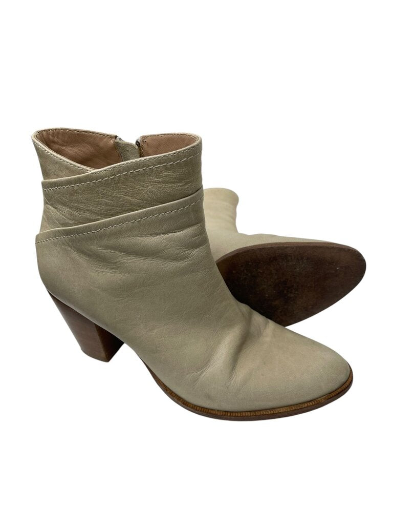 Vanilla Moon Boots (scuffs) - Size 38