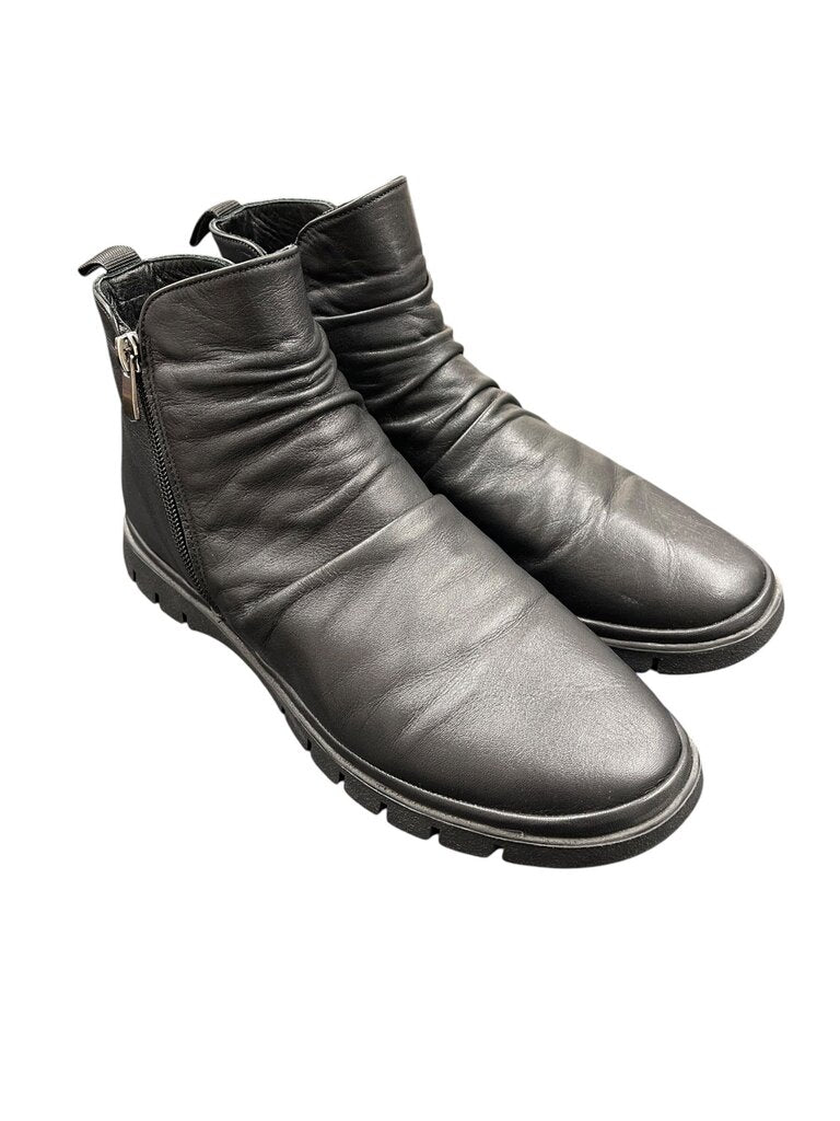 Neo Boots (new) - Size 39