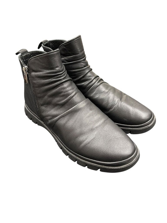 Neo Boots (new) - Size 39