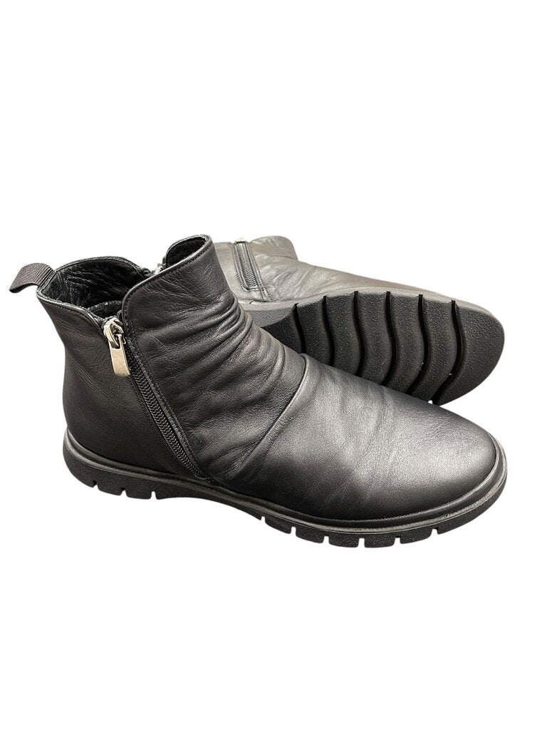 Neo Boots (new) - Size 39