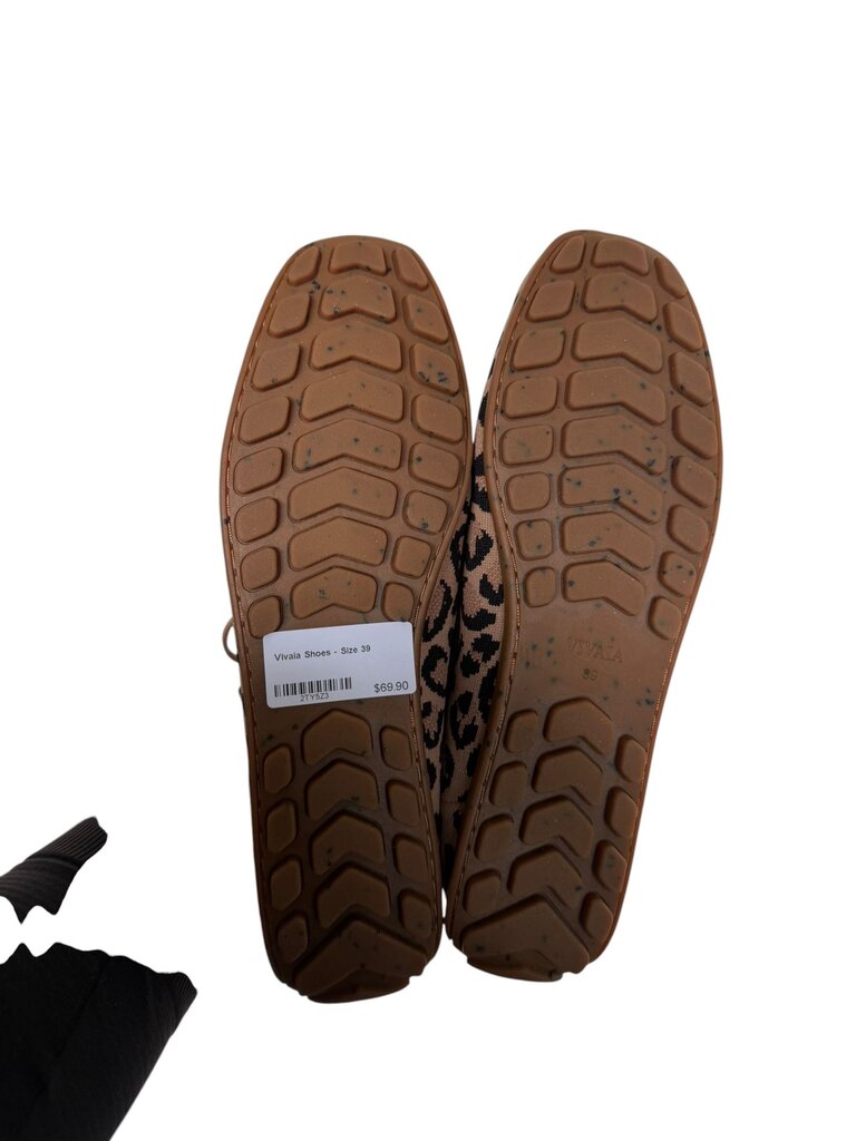 Vivaia Shoes - Size 39