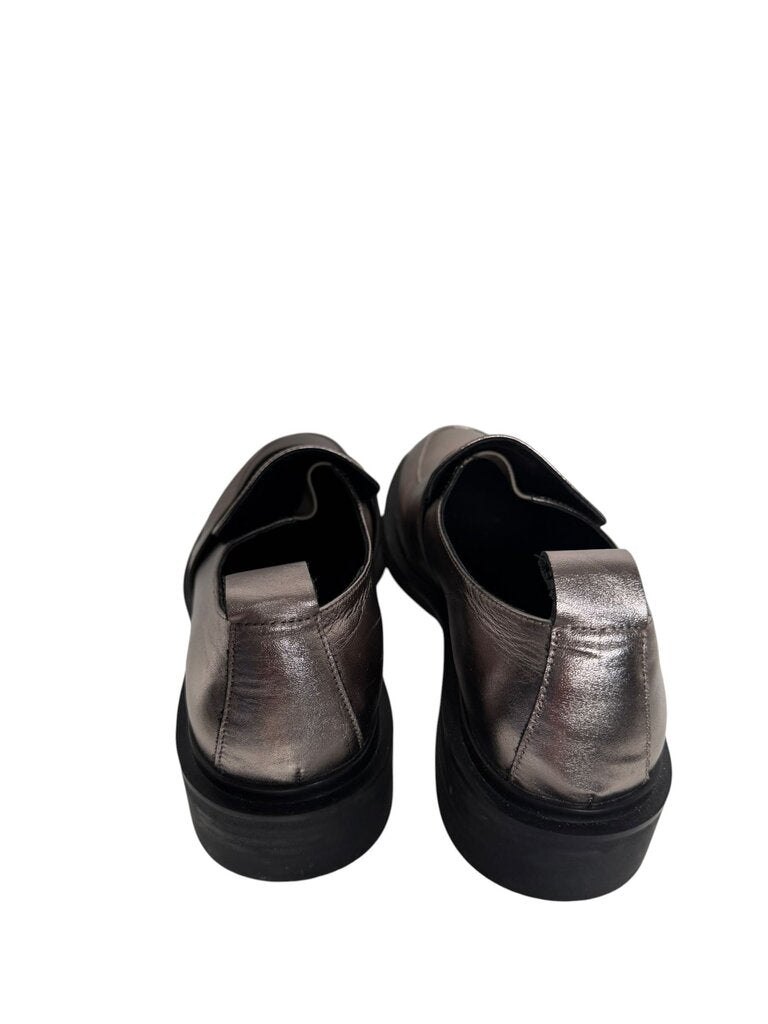 Eos Shoes - Size 39