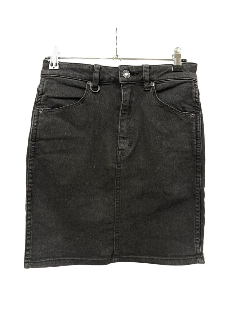 Neuw Skirt - Size 25 (7)